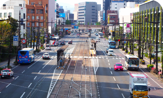 交通量の多い道路の写真
